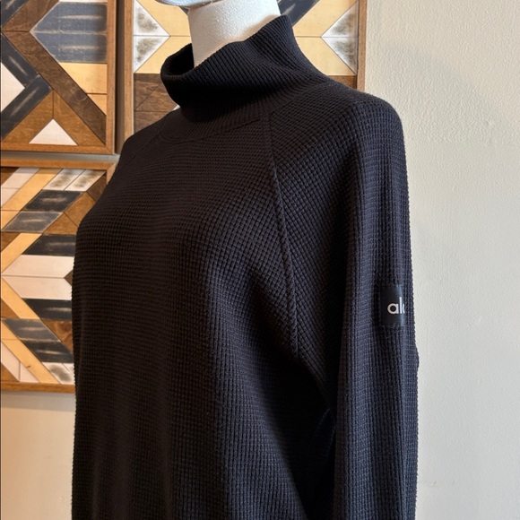 ALO Yoga Waffle Weekend Escape Mock Neck Long Sleeve in Black size Small - Picture 4 of 8